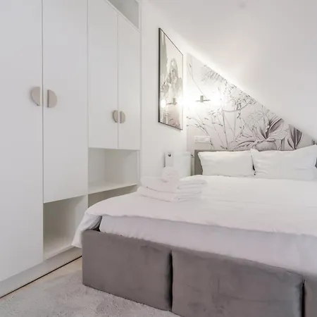 Kosciuszki Luxury By Bookinghost Appartamento